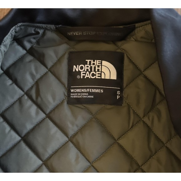 The North Face Jacket Womens Small Green Camo Bomber Quilted Lined Zip Insulated - Picture 2 of 7